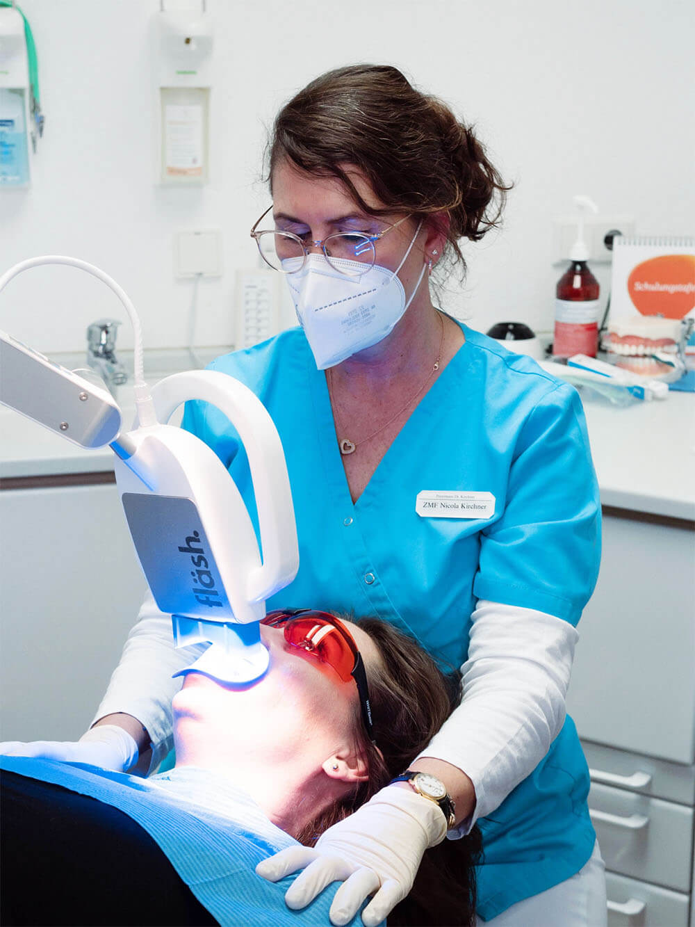 Fläsh Bleaching Gerät im Einsatz