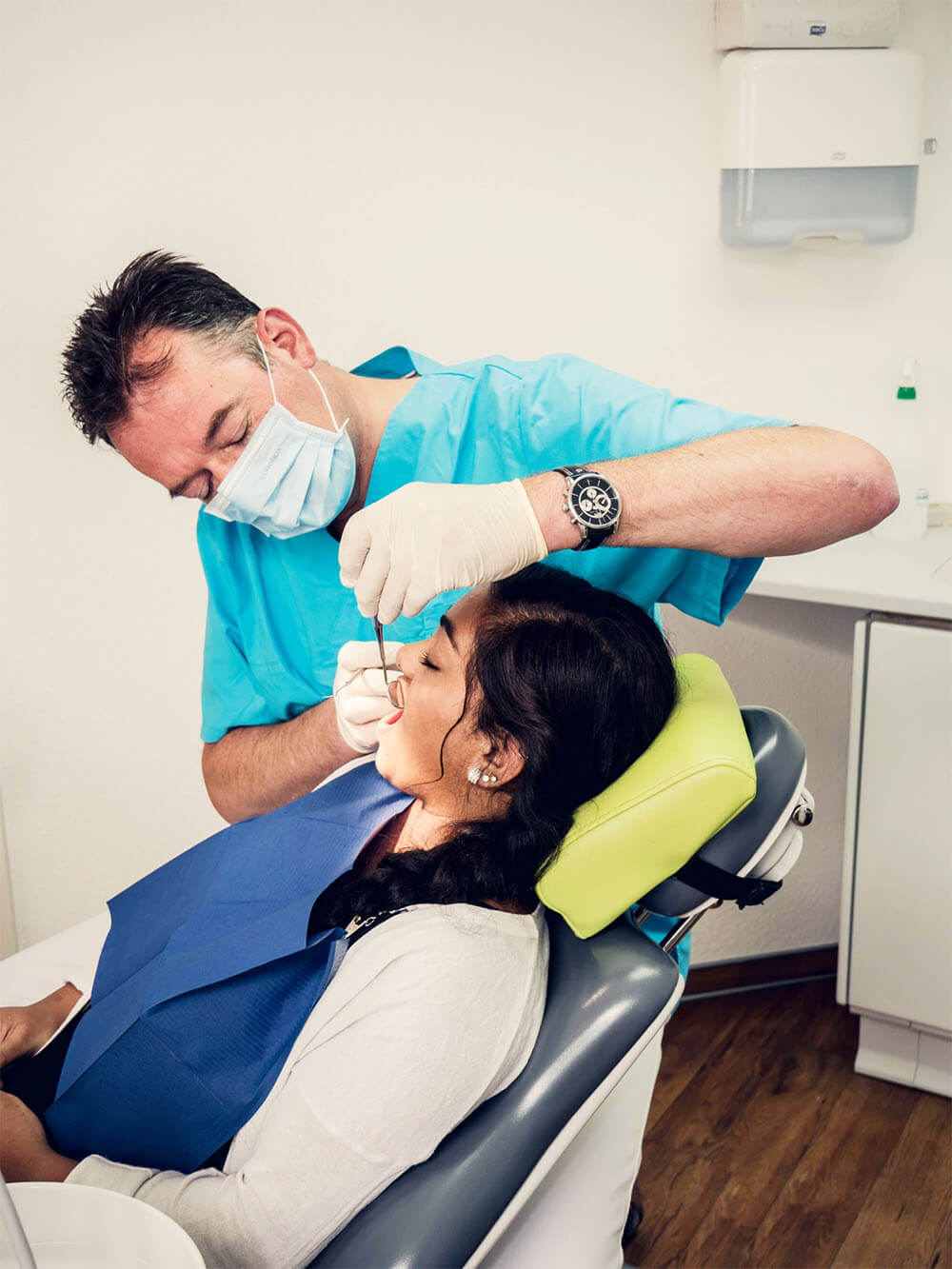 Dr. Ralph-Steffen Kirchner in Behandlung